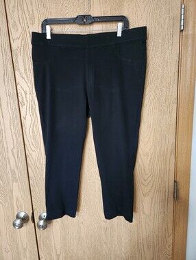 Time and Tru Black Pull-On Capri Pants